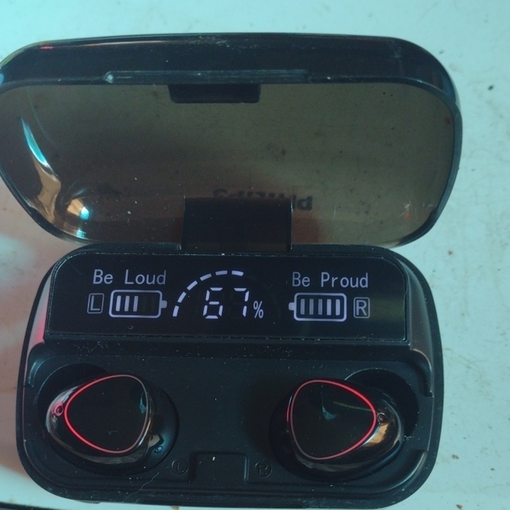 Wireless Bluetooth Earbuds with Charging Case - Black NWOT